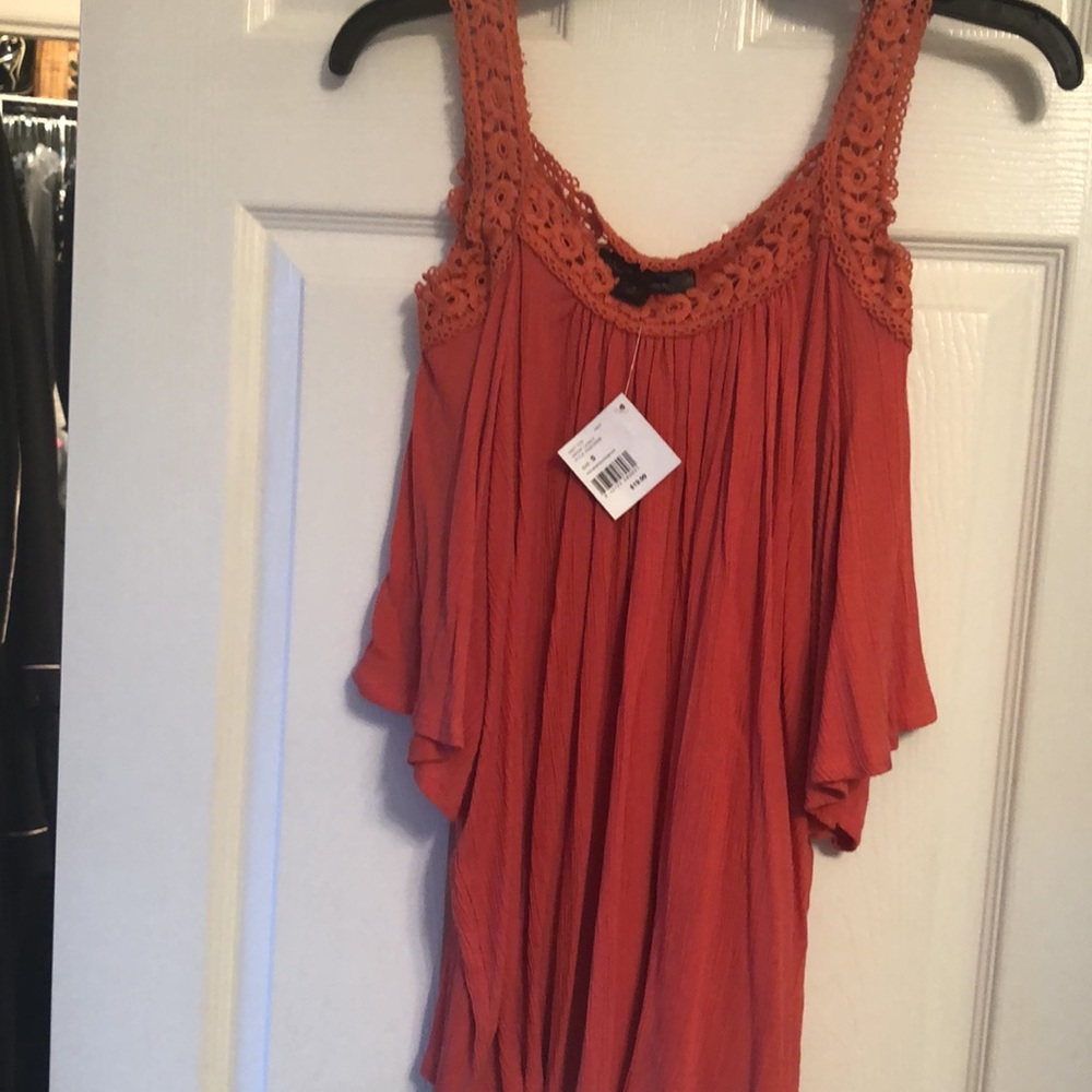 Beautiful blouse! - Picture 2 of 3